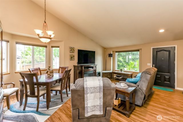 1615 57th Avenue NE, Tacoma, WA 98422