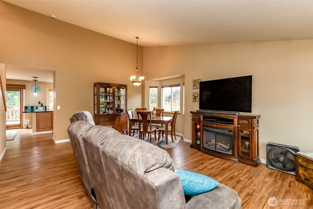 1615 57th Avenue NE, Tacoma, WA 98422