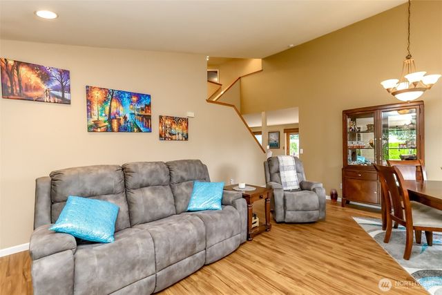1615 57th Avenue NE, Tacoma, WA 98422