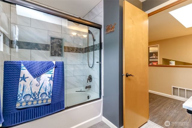 1615 57th Avenue NE, Tacoma, WA 98422
