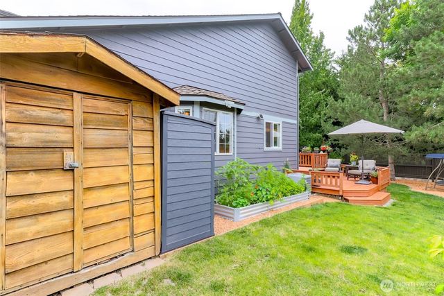 1615 57th Avenue NE, Tacoma, WA 98422