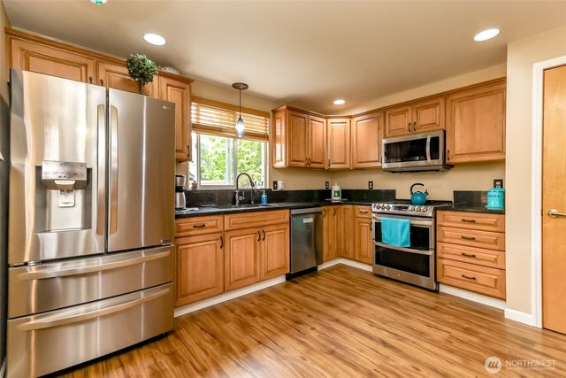 1615 57th Avenue NE, Tacoma, WA 98422