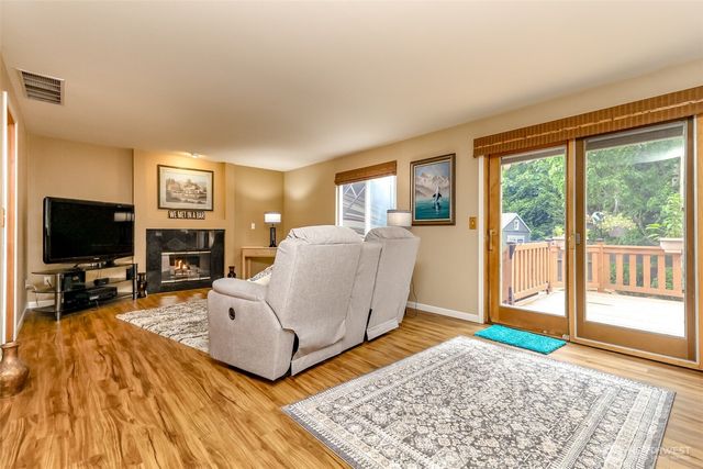1615 57th Avenue NE, Tacoma, WA 98422