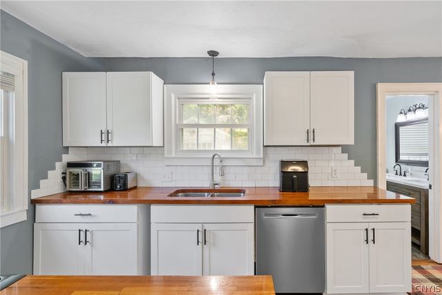 136 Century Drive, Geddes, NY 13209