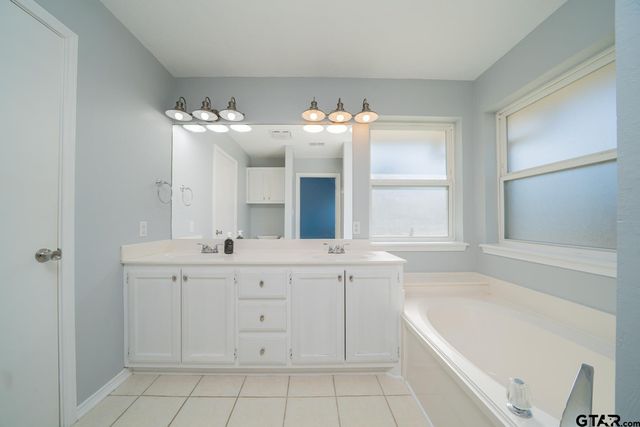 814 Braewood Circle, Lindale, TX 75771