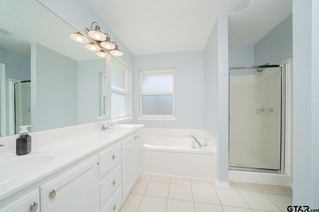 814 Braewood Circle, Lindale, TX 75771