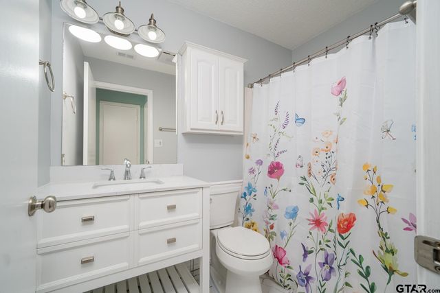 814 Braewood Circle, Lindale, TX 75771