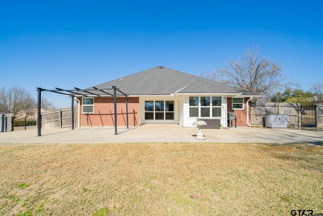 814 Braewood Circle, Lindale, TX 75771