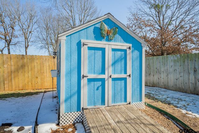 814 Braewood Circle, Lindale, TX 75771