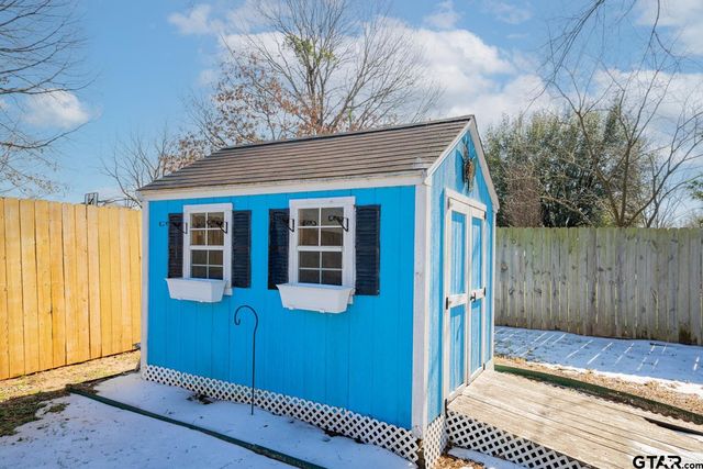 814 Braewood Circle, Lindale, TX 75771