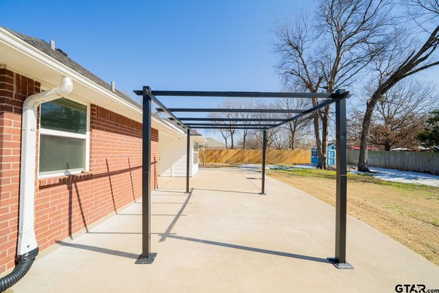 814 Braewood Circle, Lindale, TX 75771