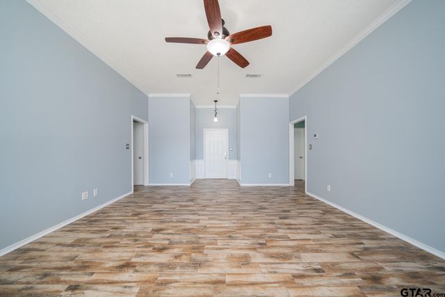 814 Braewood Circle, Lindale, TX 75771