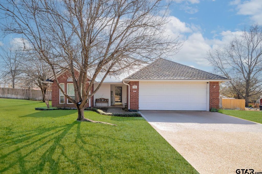 814 Braewood Circle, Lindale, TX 75771