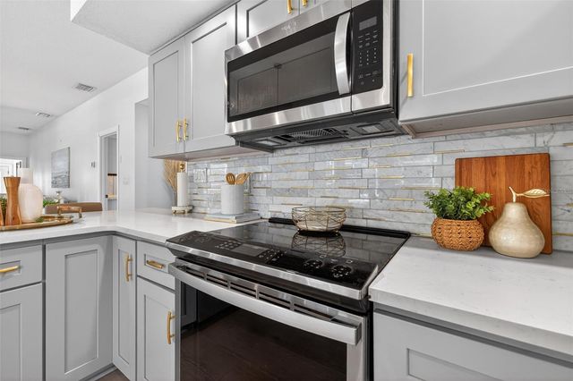 8667 BURNING TREE CIRCLE, Seminole, FL 33777