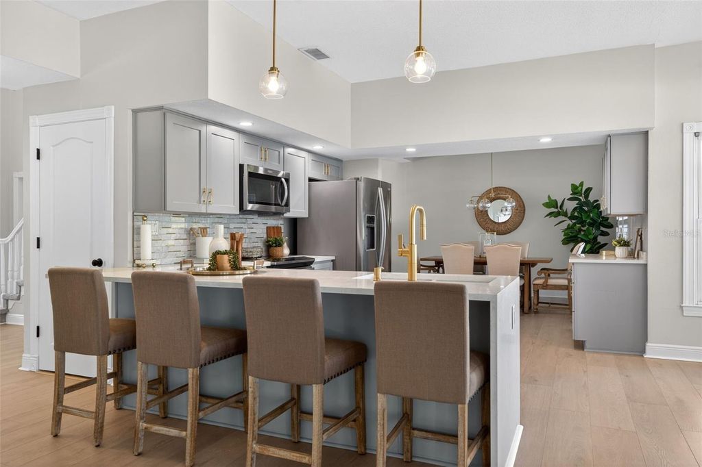 Image 15 of property listing at 8667 BURNING TREE CIRCLE, Seminole, FL 33777