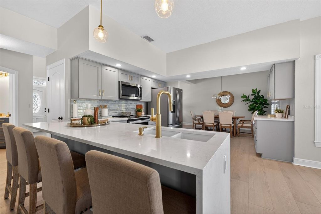 Image 17 of property listing at 8667 BURNING TREE CIRCLE, Seminole, FL 33777