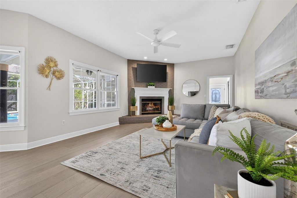 Image 20 of property listing at 8667 BURNING TREE CIRCLE, Seminole, FL 33777