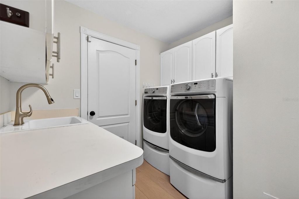 Image 24 of property listing at 8667 BURNING TREE CIRCLE, Seminole, FL 33777