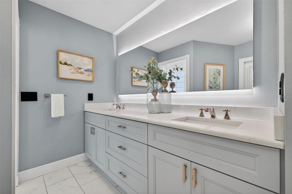 Image 29 of property listing at 8667 BURNING TREE CIRCLE, Seminole, FL 33777