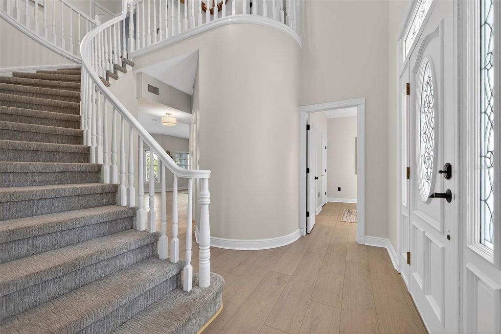 Image 4 of property listing at 8667 BURNING TREE CIRCLE, Seminole, FL 33777