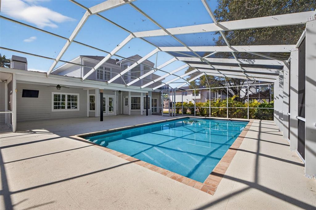 Image 38 of property listing at 8667 BURNING TREE CIRCLE, Seminole, FL 33777