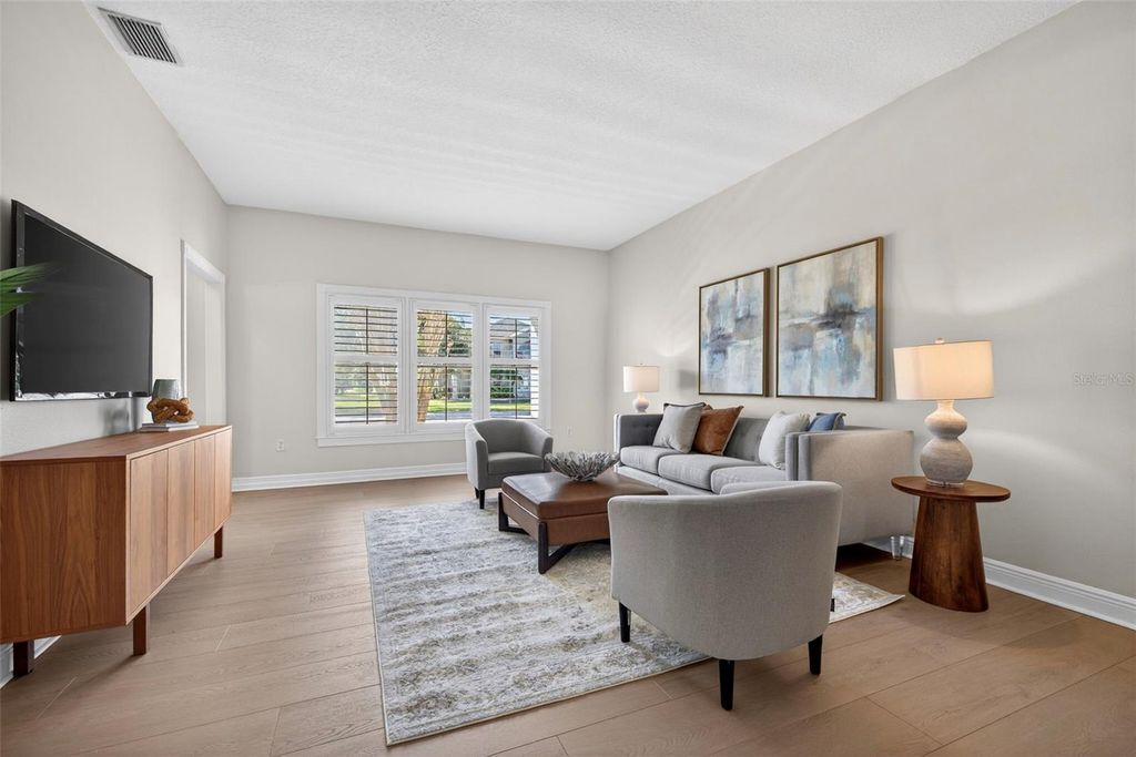 Image 8 of property listing at 8667 BURNING TREE CIRCLE, Seminole, FL 33777