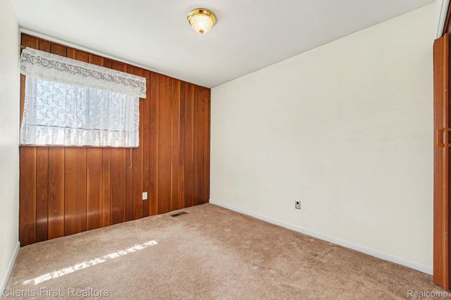 22952 Tuck Road, Farmington Hills, MI 48336