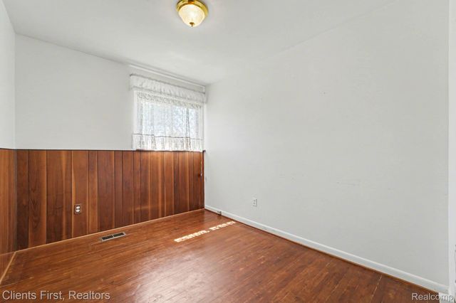 22952 Tuck Road, Farmington Hills, MI 48336