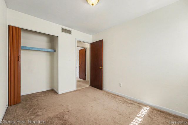 22952 Tuck Road, Farmington Hills, MI 48336