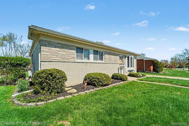 22952 Tuck Road, Farmington Hills, MI 48336