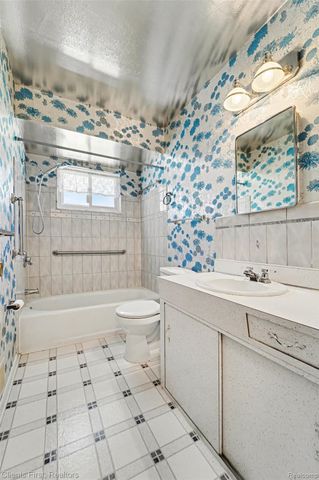 22952 Tuck Road, Farmington Hills, MI 48336