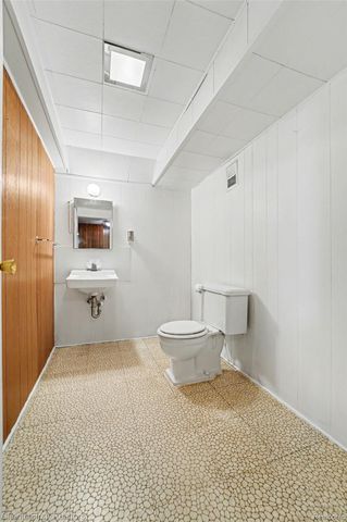 22952 Tuck Road, Farmington Hills, MI 48336