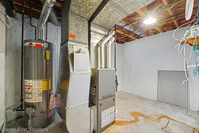 22952 Tuck Road, Farmington Hills, MI 48336