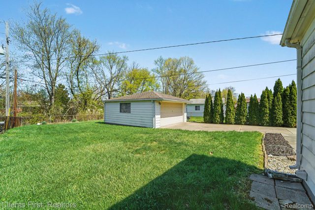 22952 Tuck Road, Farmington Hills, MI 48336