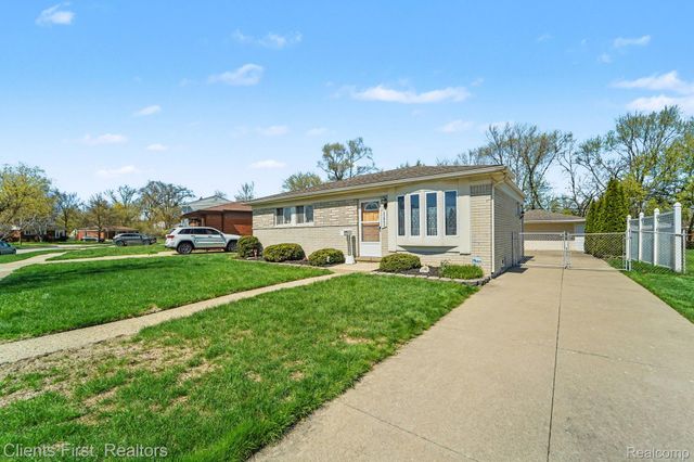 22952 Tuck Road, Farmington Hills, MI 48336