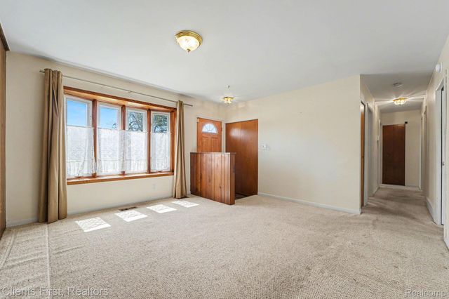 22952 Tuck Road, Farmington Hills, MI 48336