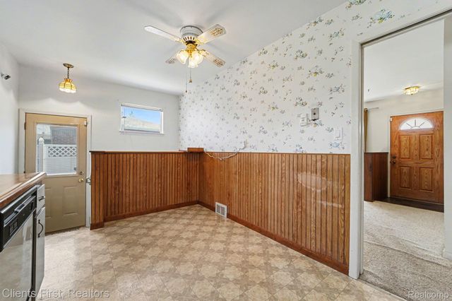 22952 Tuck Road, Farmington Hills, MI 48336