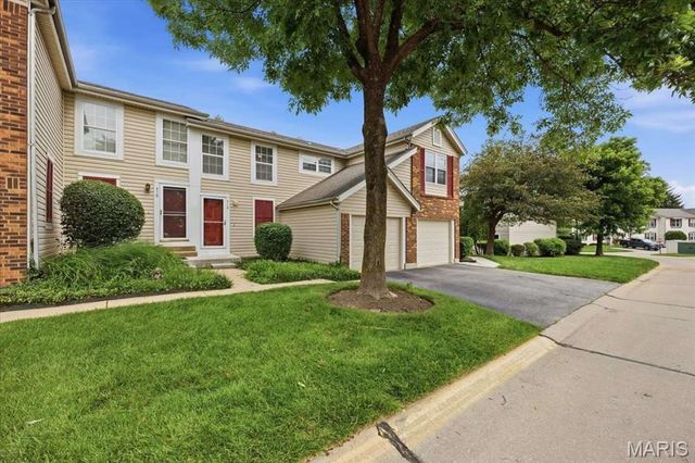 712 Sugar Glen Drive 7, St Peters, MO 63376