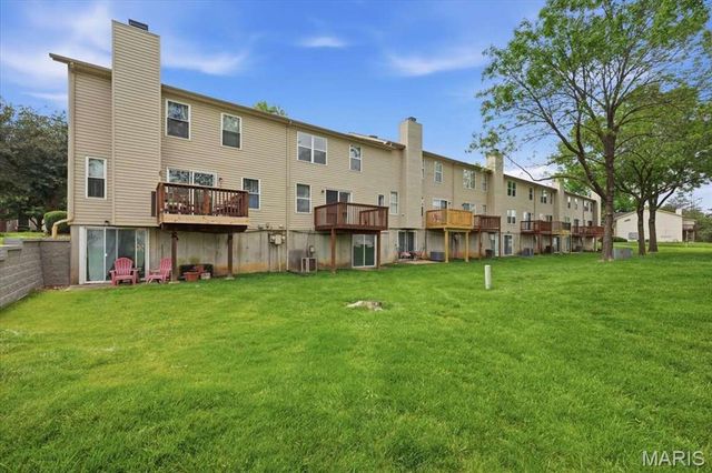712 Sugar Glen Drive 7, St Peters, MO 63376