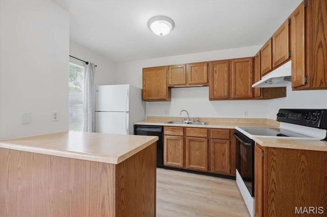 712 Sugar Glen Drive 7, St Peters, MO 63376