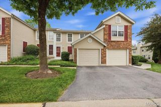 712 Sugar Glen Drive 7, St Peters, MO 63376