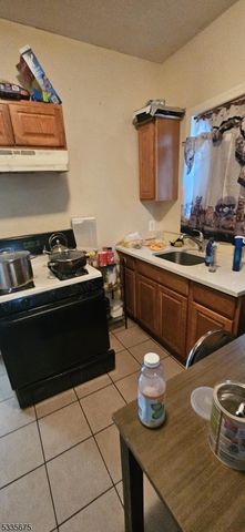 94 Willoughby St, Newark City, NJ 07112