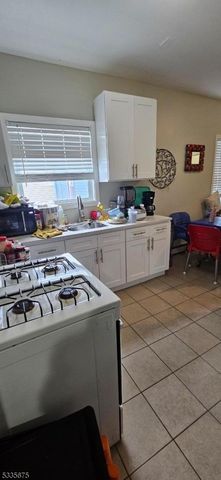 94 Willoughby St, Newark City, NJ 07112