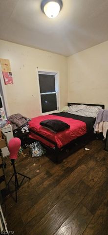 94 Willoughby St, Newark City, NJ 07112