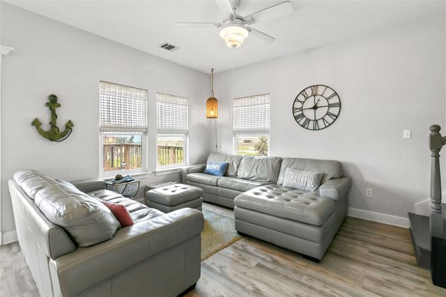 110 Pelican Place, Surfside Beach, TX 77541