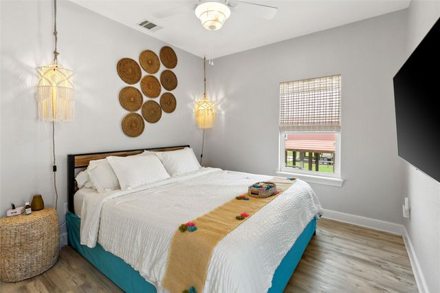 110 Pelican Place, Surfside Beach, TX 77541