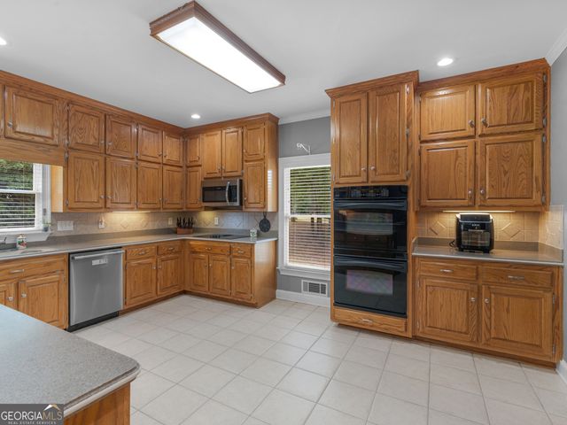 511 Clearwater Drive, Mcdonough, GA 30252