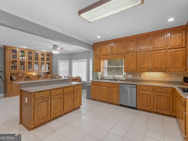 511 Clearwater Drive, Mcdonough, GA 30252