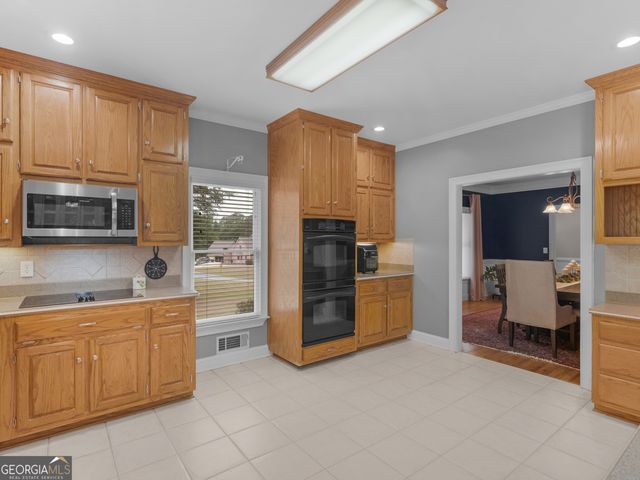 511 Clearwater Drive, Mcdonough, GA 30252