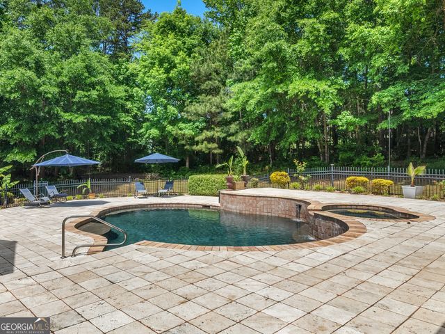 511 Clearwater Drive, Mcdonough, GA 30252